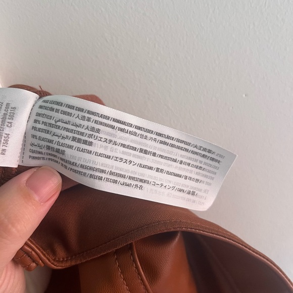 Abercrombie and Fitch - The 90s Straight Ultra High Rise Leather Pants - Picture 8 of 9